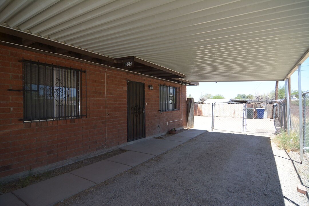 1652 W Ontario St in Tucson, AZ - Building Photo