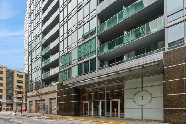 1 SHORE Ln in Jersey City, NJ - Building Photo - Building Photo