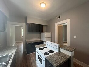 3049 Riverside Dr, Unit 2 in Cincinnati, OH - Foto de edificio - Building Photo