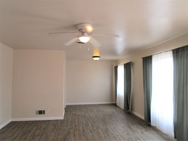 319 E Church Ave in Ridgecrest, CA - Building Photo - Building Photo