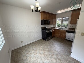 180 Central Ave in Pacific Grove, CA - Building Photo - Building Photo