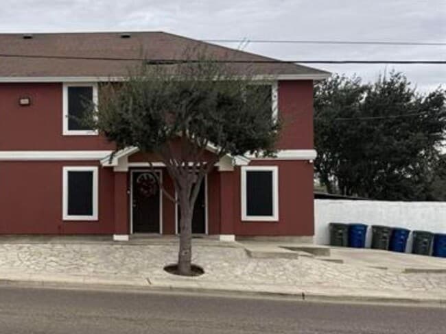 2801 S Bartlett Ave in Laredo, TX - Building Photo - Building Photo