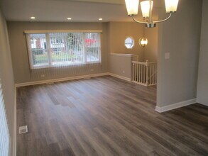 831 Navajo Dr in Lake In The Hills, IL - Building Photo - Building Photo