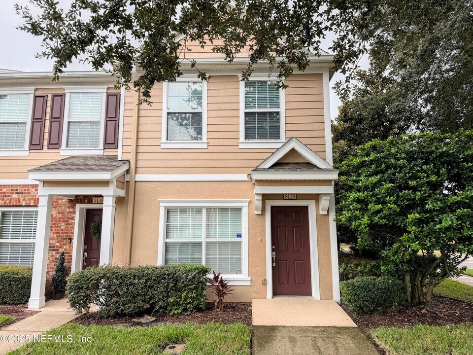 8128 Summerside Cir in Jacksonville, FL - Building Photo