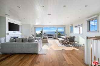 703 Bayview Dr in Manhattan Beach, CA - Building Photo - Building Photo