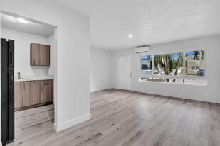 2781 SW 2nd St in Fort Lauderdale, FL - Building Photo