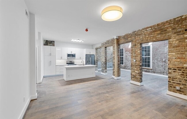 12 W Bank St, Unit 2