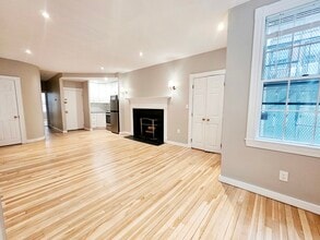 82 Phillips St, Unit 22 in Boston, MA - Foto de edificio - Building Photo