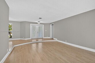 565 NE Olive Way in Boca Raton, FL - Building Photo - Building Photo
