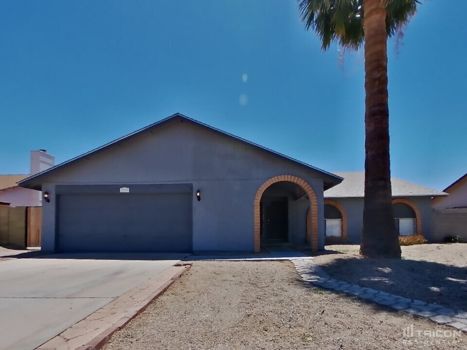 7937 W Windrose Dr in Peoria, AZ - Building Photo