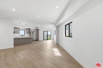 3845 Don Tomaso Dr in Los Angeles, CA - Building Photo - Building Photo