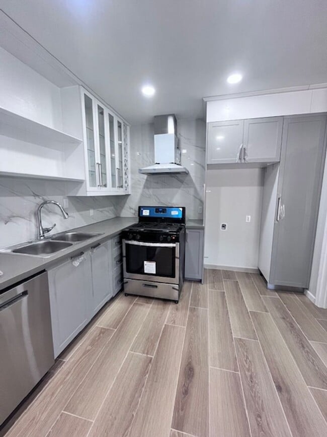 property at 925-927 Ave B