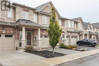 31 Dunrobin Ln in Grimsby, ON - Building Photo - Building Photo