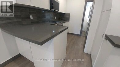 1213 Dundas St W in Toronto, ON - Building Photo - Building Photo