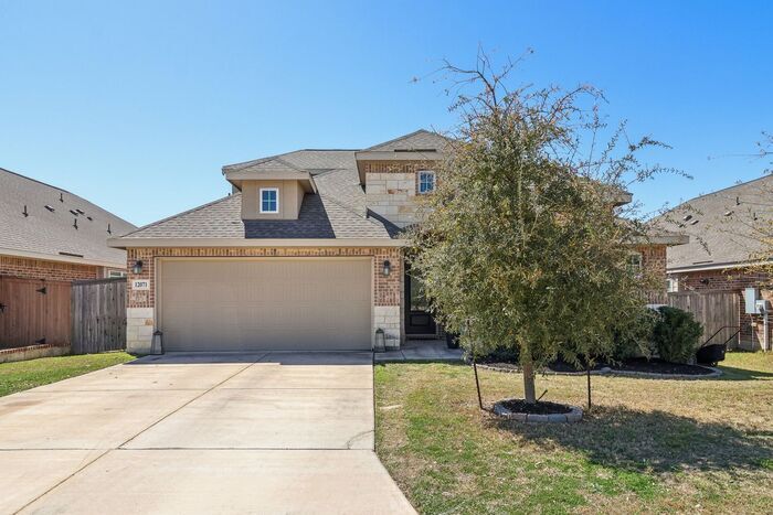 12071 Pitcher Rd in San Antonio, TX - Building Photo