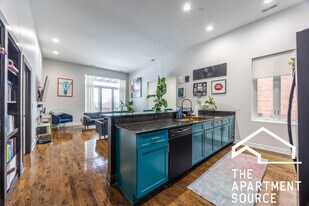 2409 W Catalpa Ave in Chicago, IL - Building Photo