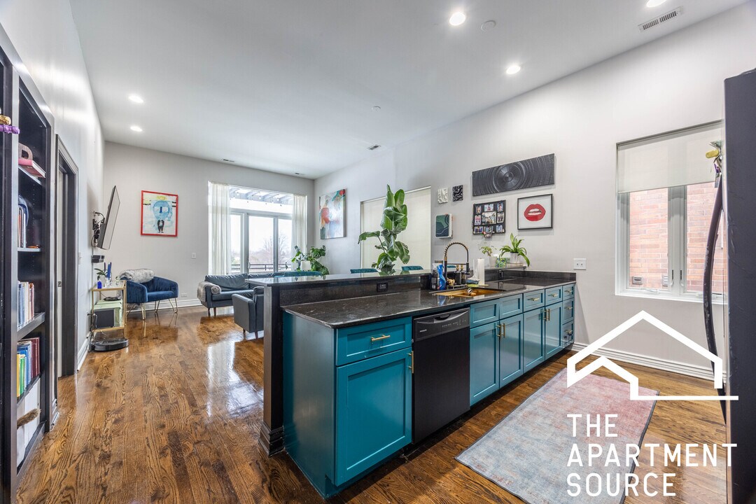 2409 W Catalpa Ave in Chicago, IL - Building Photo