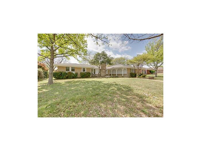 1724 Midcrest Dr in Plano, TX - Building Photo
