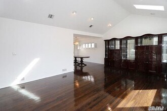 5 Gilbert Rd in Kings Point, NY - Building Photo - Building Photo