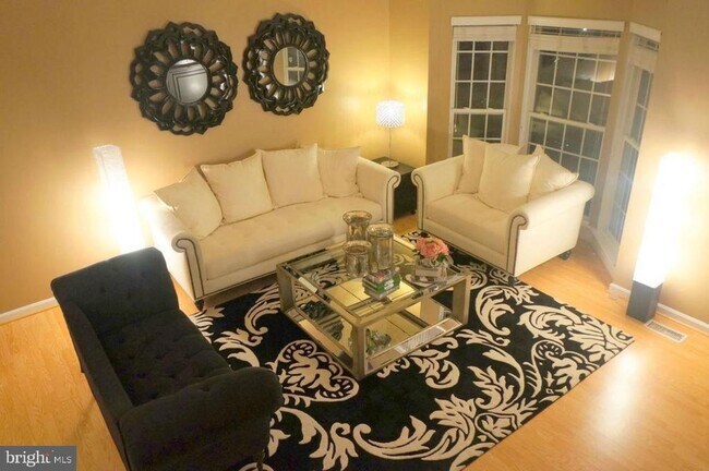 13680 St Johns Wood Pl in Herndon, VA - Building Photo - Building Photo