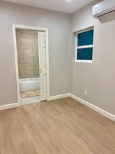 329 E 219th St in Carson, CA - Foto de edificio - Building Photo