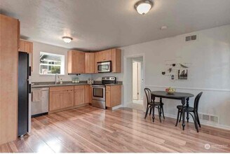 8147 9th Ave SW in Seattle, WA - Building Photo - Building Photo