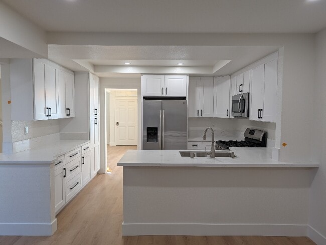 47 Wellesley in Irvine, CA - Building Photo - Building Photo