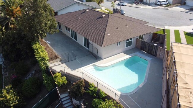 80 N Lucas Ct in Thousand Oaks, CA - Foto de edificio - Building Photo