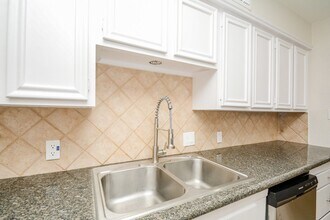 13282 Trail Hollow Dr in Houston, TX - Building Photo - Building Photo