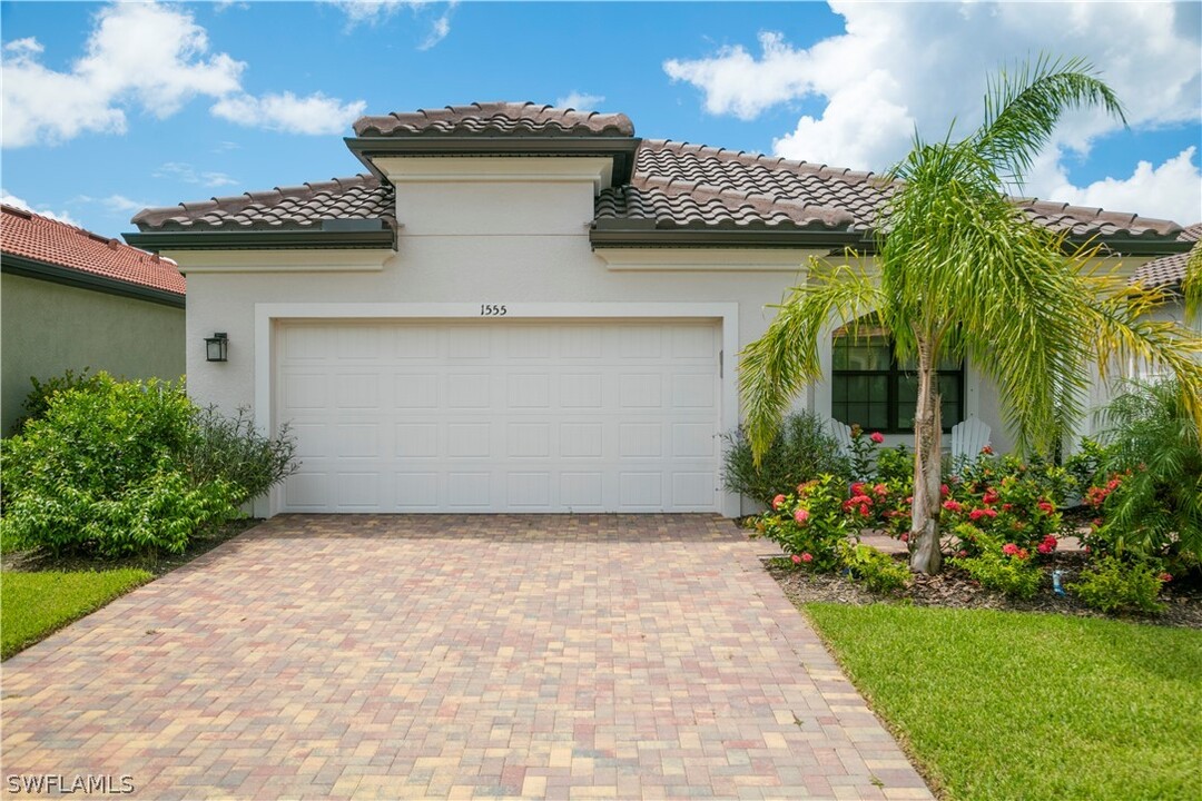 1555 Marton Ct in Naples, FL - Building Photo