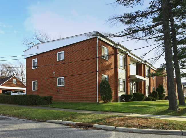 Joyce Manor in South Euclid, OH - Building Photo - Building Photo