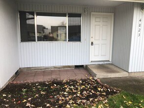 4823 Elderberry Loop in Springfield, OR - Building Photo - Building Photo