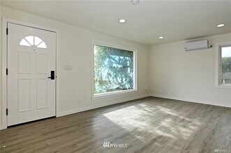 3716 S Roxbury St, Unit A in Seattle, WA - Foto de edificio - Building Photo