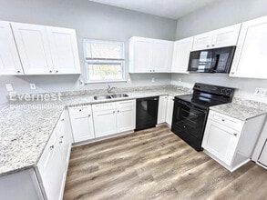 379 Yonkers Ave NW in Atlanta, GA - Building Photo - Building Photo