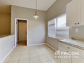 707 Sand Ridge Dr in Valrico, FL - Building Photo - Building Photo