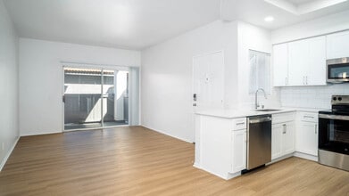 Siena Terrace in Lake Forest, CA - Building Photo - Building Photo