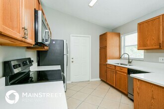 558 Eagle Pointe S in Kissimmee, FL - Foto de edificio - Building Photo