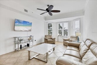 8111 Lakewood Main St in Lakewood Ranch, FL - Foto de edificio - Building Photo