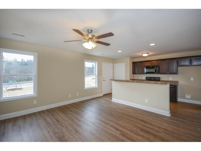 2229 N Greenwood Dr in Johnson City, TN - Building Photo - Building Photo