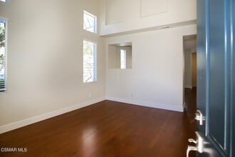 1129 Azalea Way in Simi Valley, CA - Building Photo - Building Photo