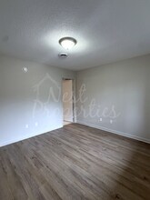 1211 Metze Rd in Columbia, SC - Foto de edificio - Building Photo