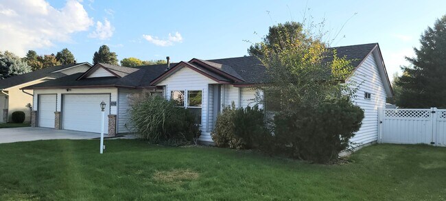 270 N Palmetto Ave in Eagle, ID - Building Photo - Building Photo