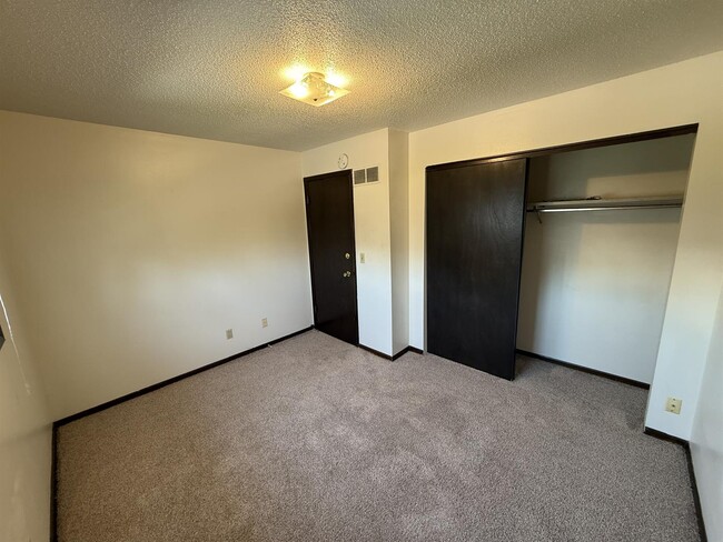 419 S Johnson St in Iowa City, IA - Building Photo - Building Photo