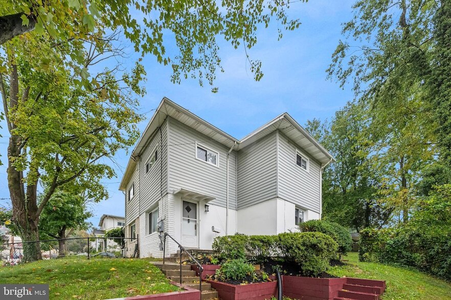 10619 Maple St in Fairfax, VA - Building Photo
