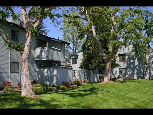 Sand Creek Apartments in Bakersfield, CA - Foto de edificio - Building Photo