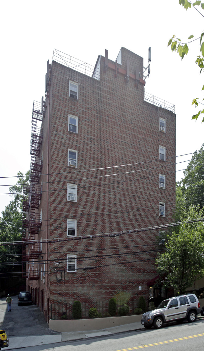 250 McLean Ave in Yonkers, NY - Building Photo - Building Photo