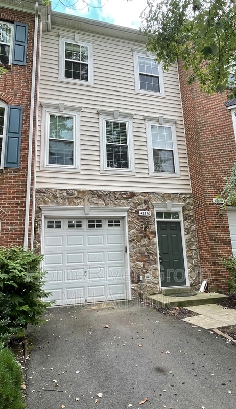 property at 42570 Magellan Square
