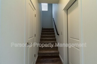 1031 N Fairhope Pl in Ridgefield, WA - Foto de edificio - Building Photo