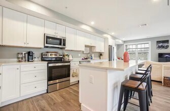 245 Bussey St, Unit 205 in Dedham, MA - Building Photo - Building Photo