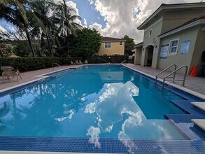 701 Prospect Rd in Oakland Park, FL - Building Photo - Building Photo